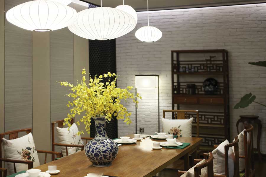 Brighten your living space by improving your home’s lighting. (Photo by Li Chaoshu)